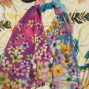 Set of 2 light scarves